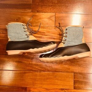 Women’s Striped Black and Tan Rain/Snow Duck Boots-size 9